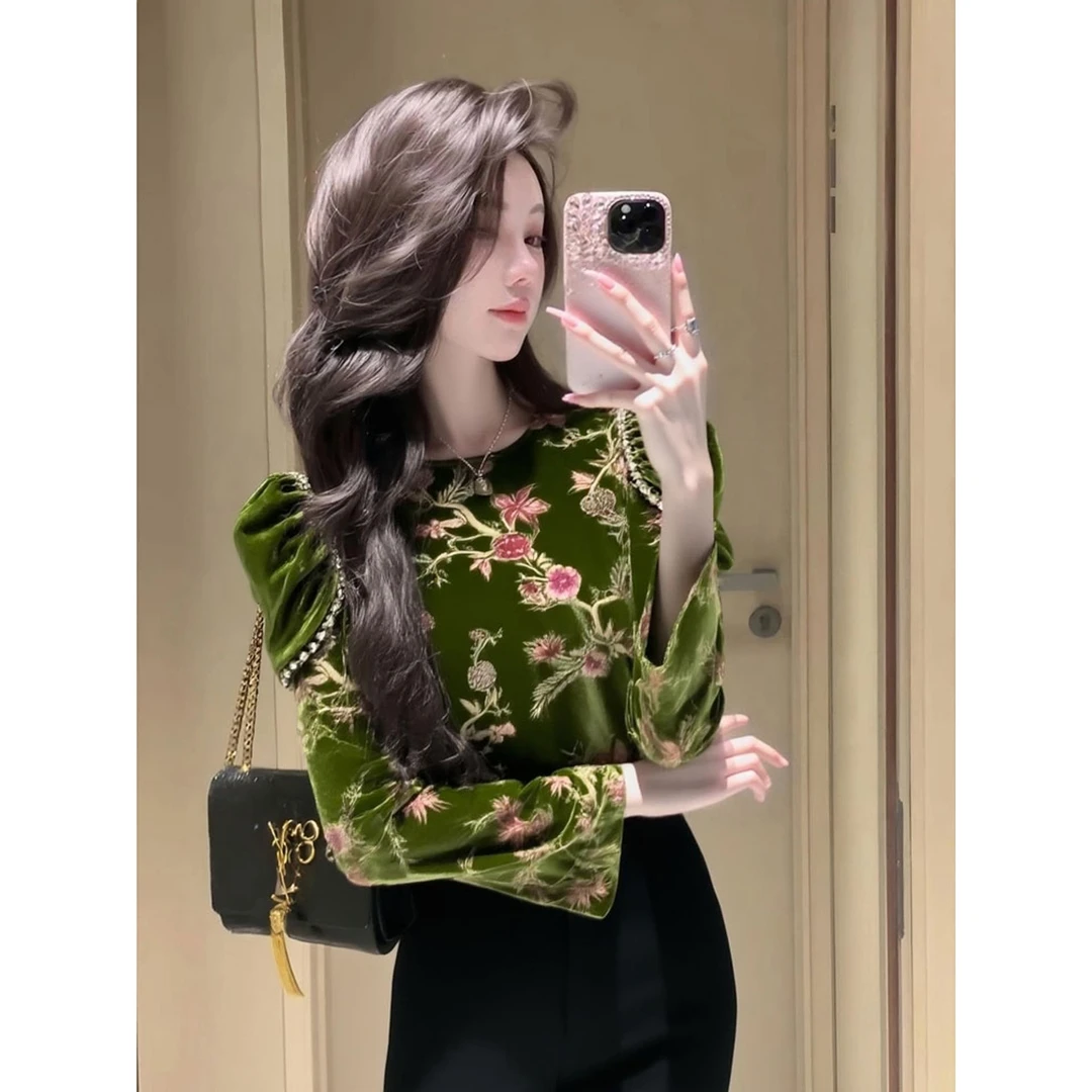 2025冬季绝美巨好看轻奢小众不撞款泡泡袖新中式绿色丝绒内搭上衣