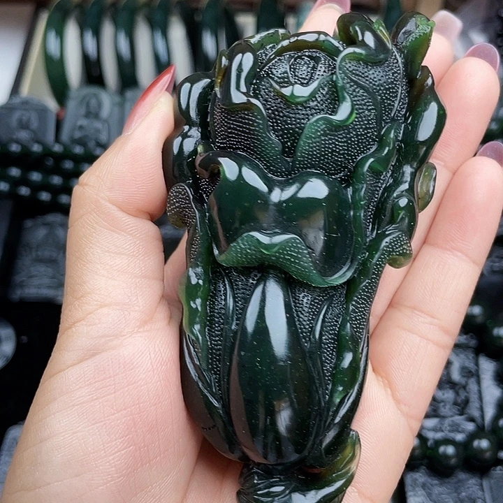 蛇纹石玉未镶嵌挂件泰山玉百财