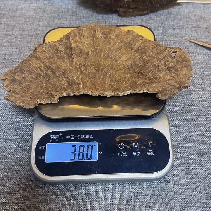 传***兴沉香碎屑沉香木板头38克