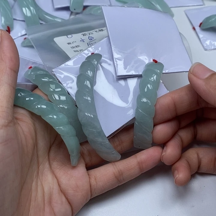 翡翠未镶嵌颈饰小**～翡翠