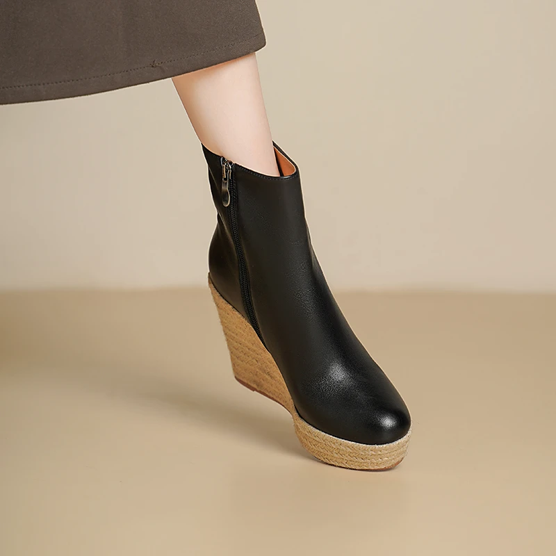 10.5cm舒适厚底坡跟女靴子秋冬单靴圆头草编高跟加绒短靴百搭时装