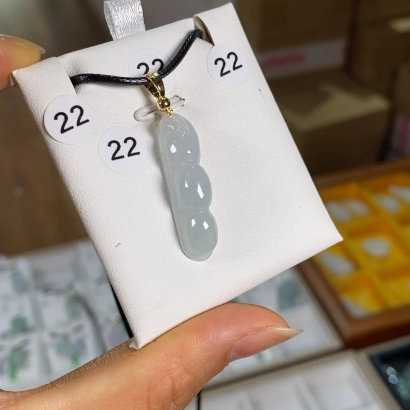 【闪购商品】翡翠未镶嵌颈饰