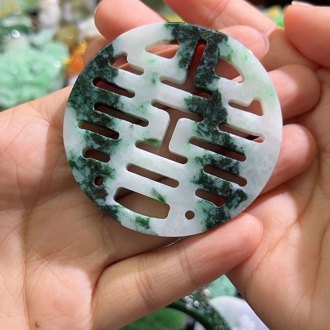 翡翠未镶嵌颈饰待编织