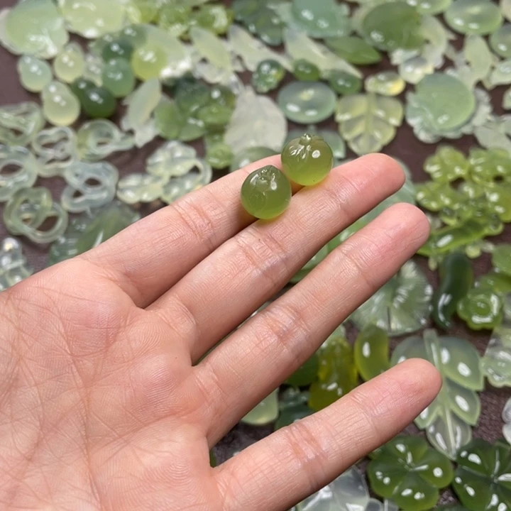 合金蛇纹石玉颈饰