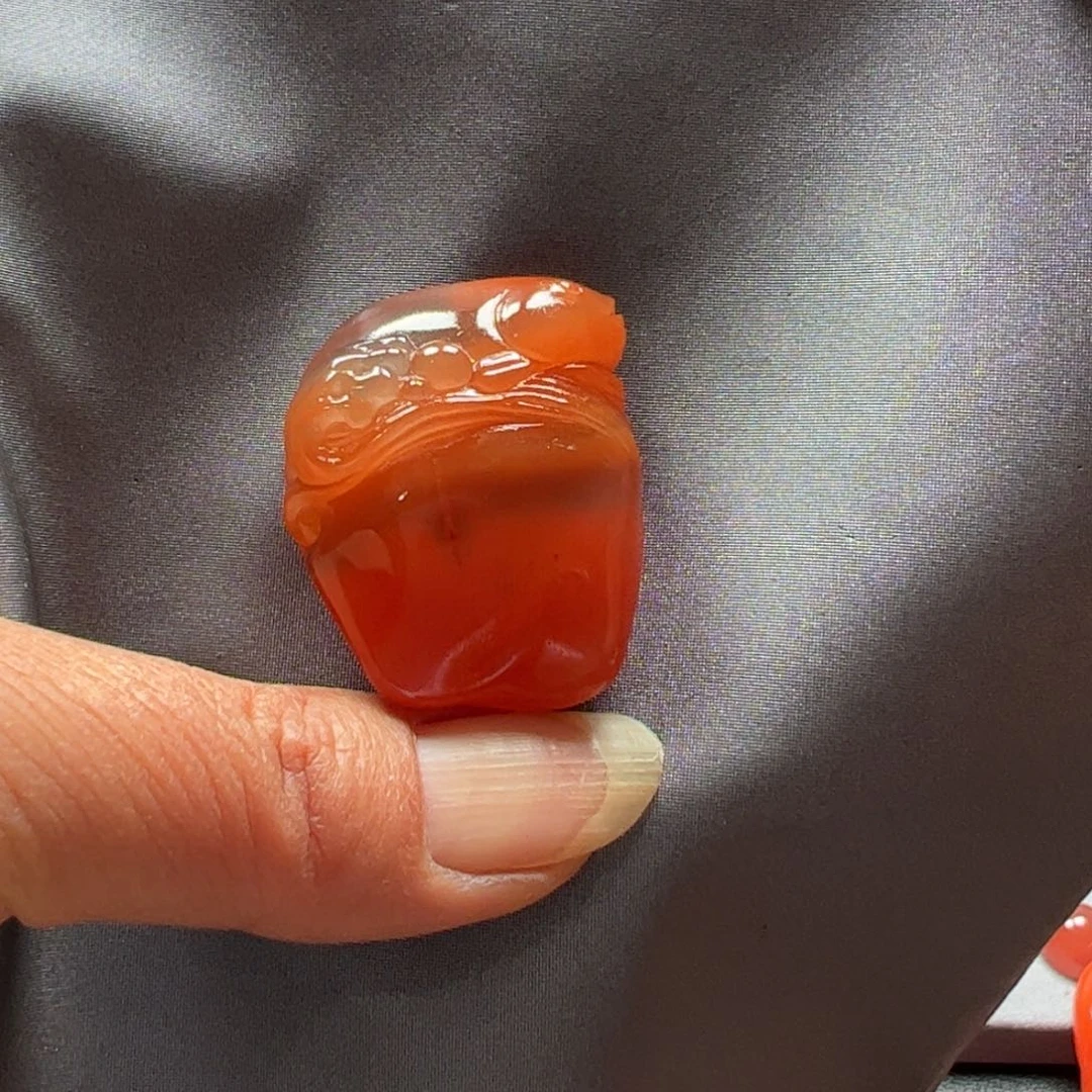 南红玛瑙吊坠未镶嵌