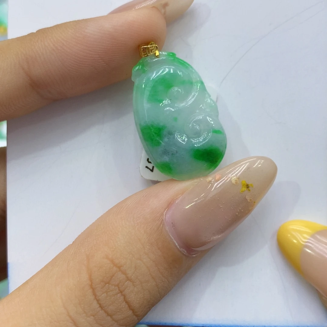 翡翠18K金镶嵌颈饰翡翠
