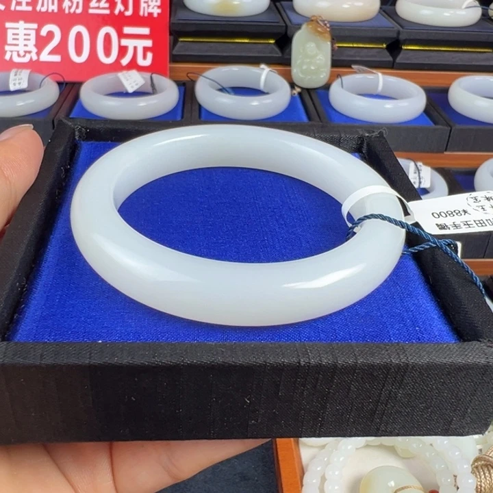 和田玉未镶嵌手镯