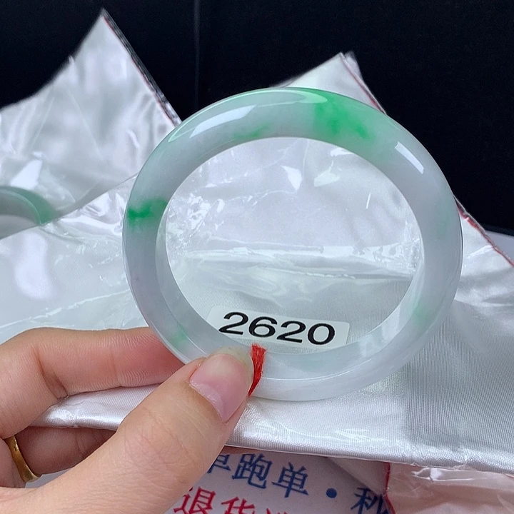 翡翠未镶嵌手镯57圈 白底青