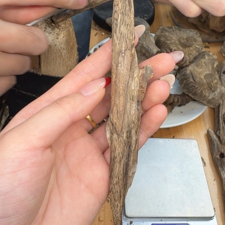 沉香碎屑沉香沉香奇楠块料10.7克