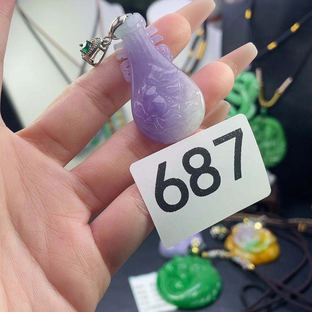 翡翠未镶嵌吊坠(赠链)