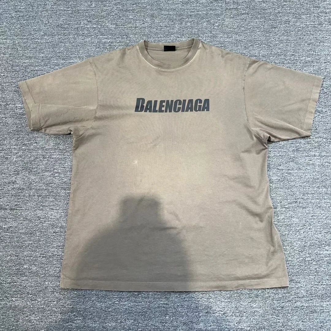 99新 Balenciaga/巴黎世家 破坏字母logo短袖 卡其色/尺码：XS