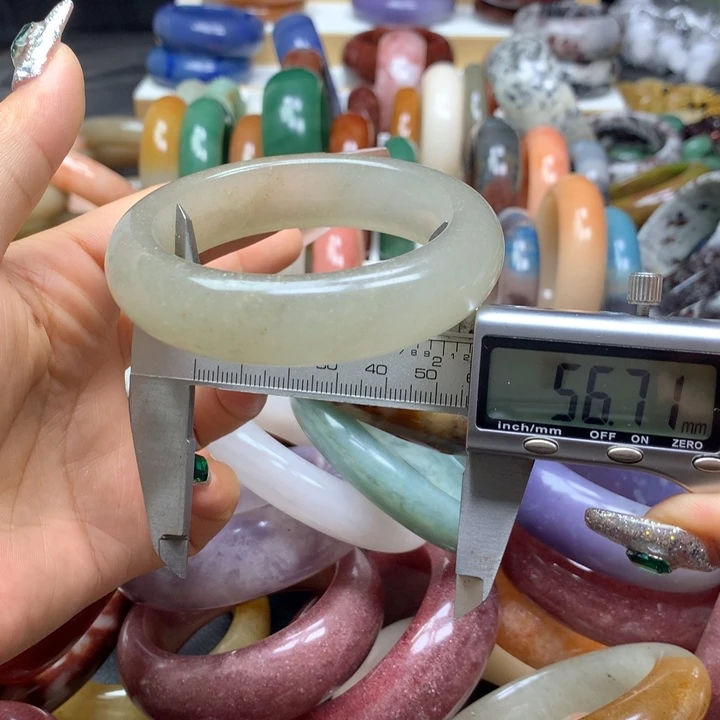 未镶嵌手镯石英质玉