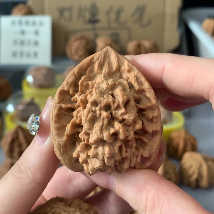 ****周文玩核桃吊坠异形单只，有瑕疵