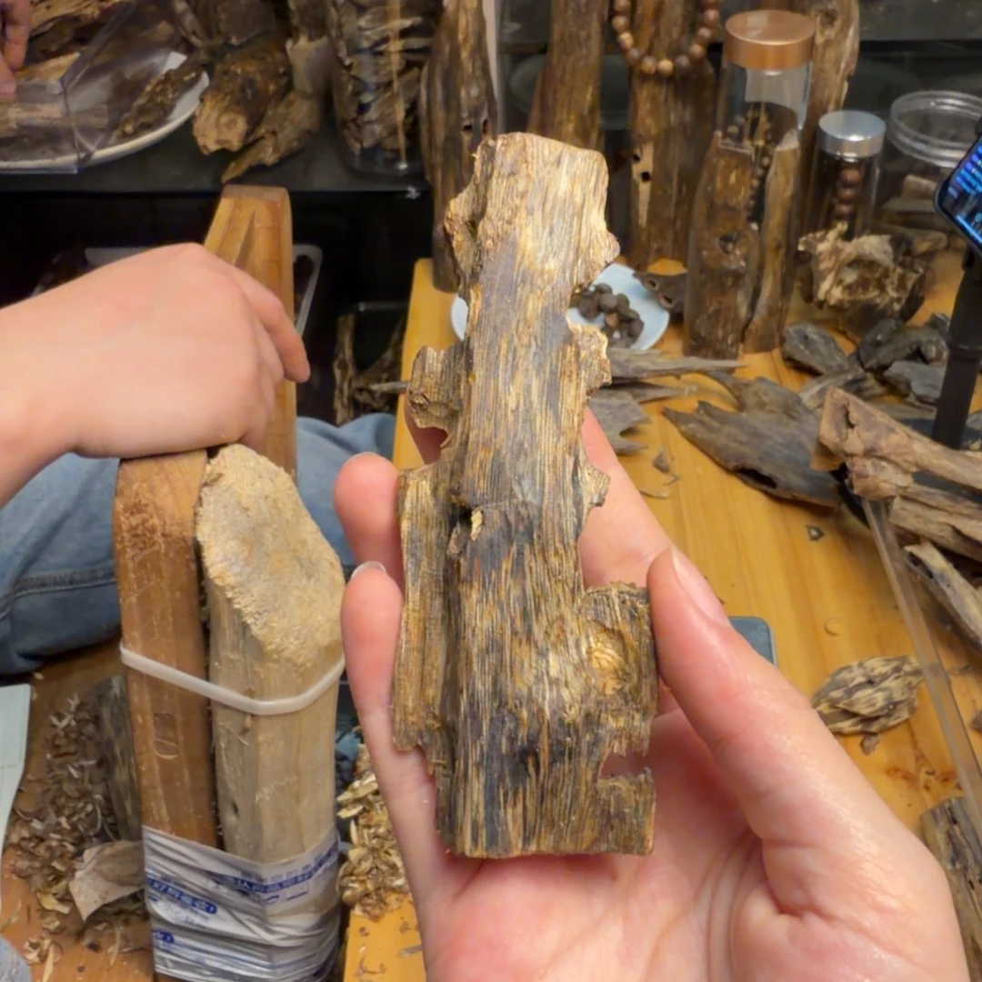 沉香碎屑沉香白棋块料17克