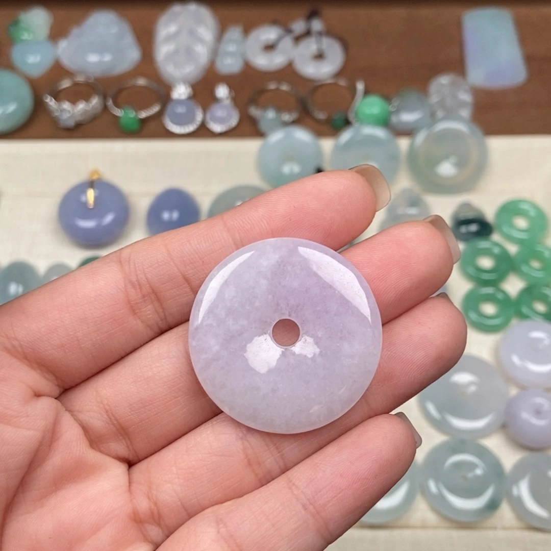 翡翠未镶嵌颈饰平安扣