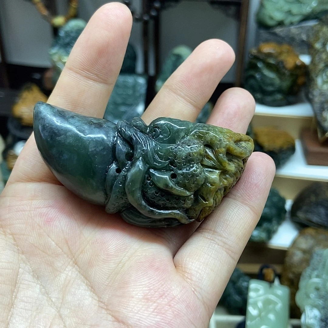 岫岩河磨玉（透闪石质玉）未镶嵌把件恬*