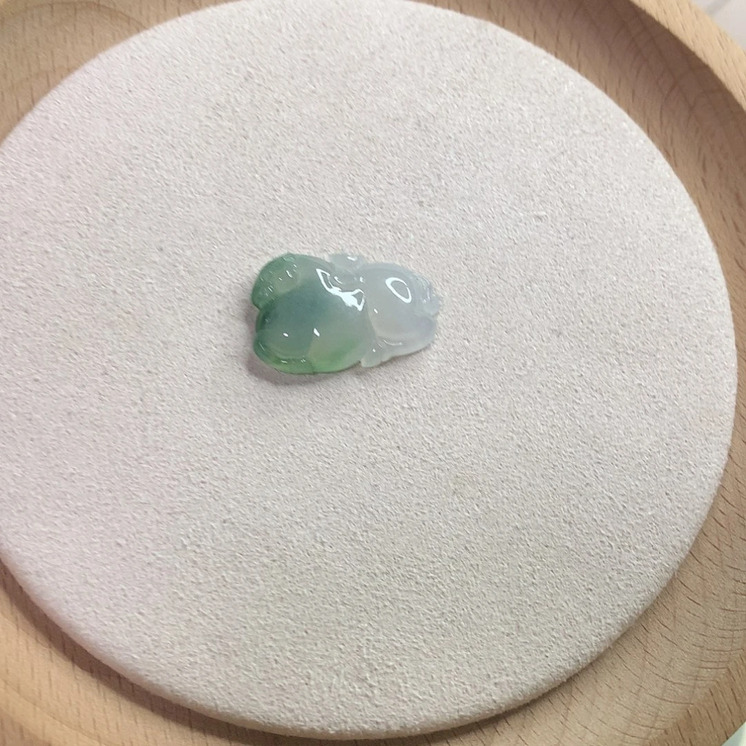 翡翠未镶嵌颈饰唐马 马上有米