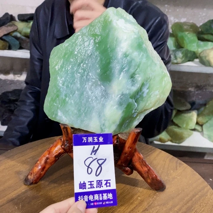 蛇纹石玉未镶嵌原石