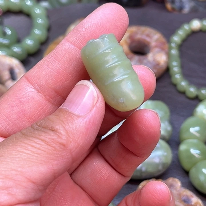 未镶嵌岫岩河磨玉（透闪石质玉）挂件面***吧