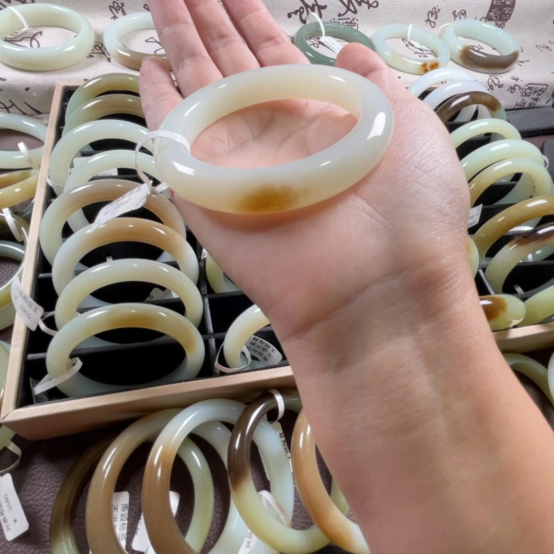 和田玉未镶嵌手镯