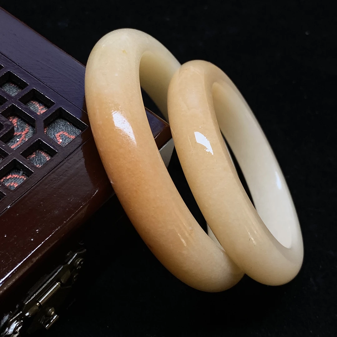 正品佘太翠纯天然糖镯手镯女石英岩手镯手链新品糖料俏色时尚送礼