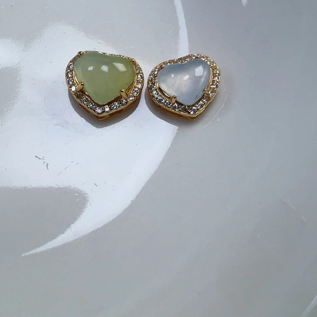 卷***卷翡翠散珠爱心2个，