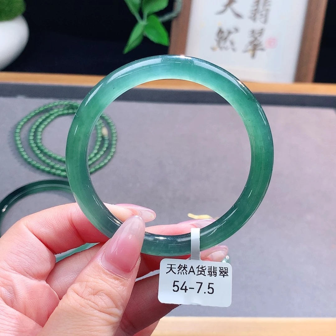 未镶嵌手镯（圆镯）翡翠