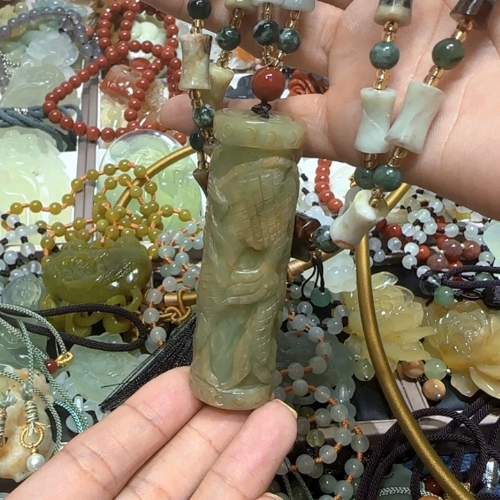 蛇纹石玉未镶嵌吊坠