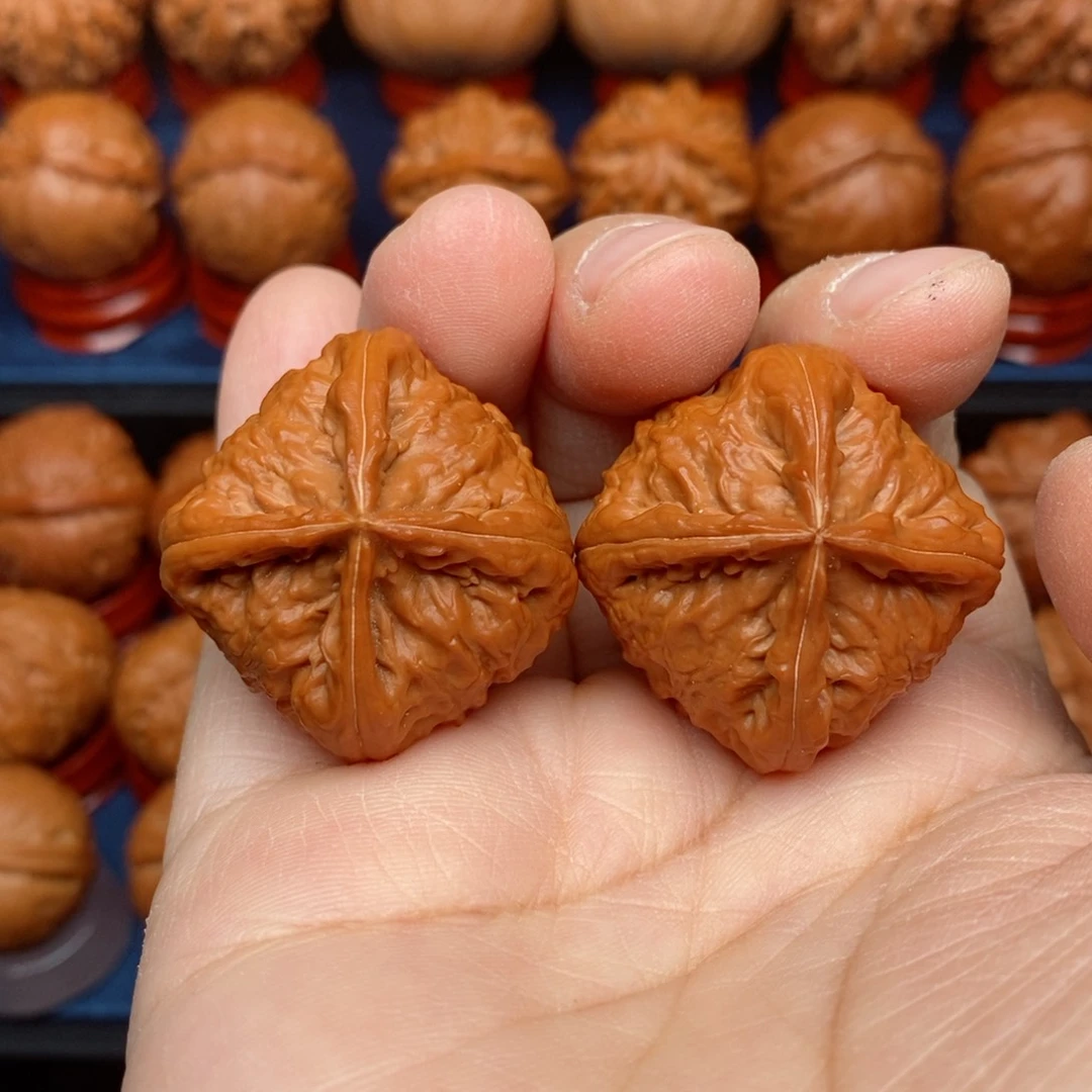 把件文玩核桃手捻皇冠四棱