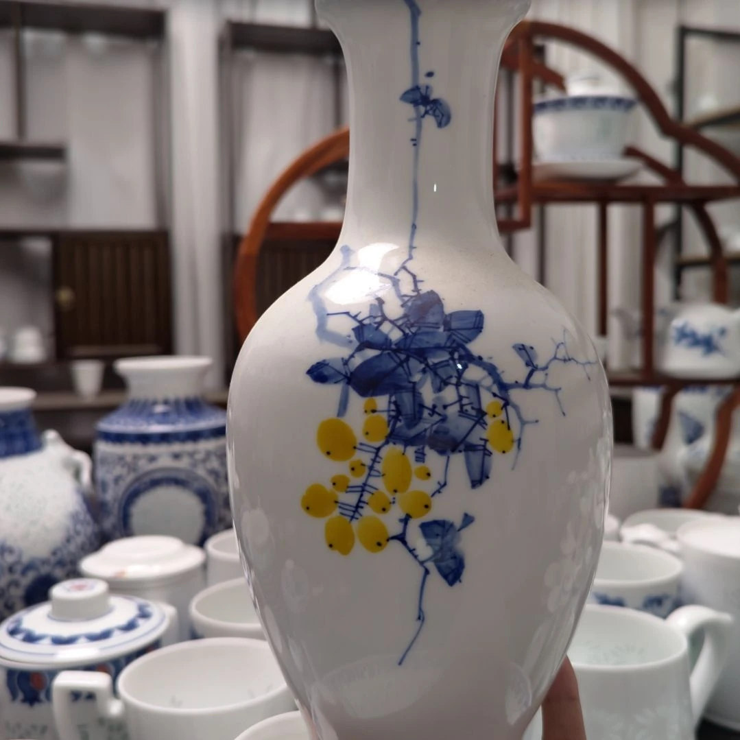 陶瓷手绘夏季花瓶一个