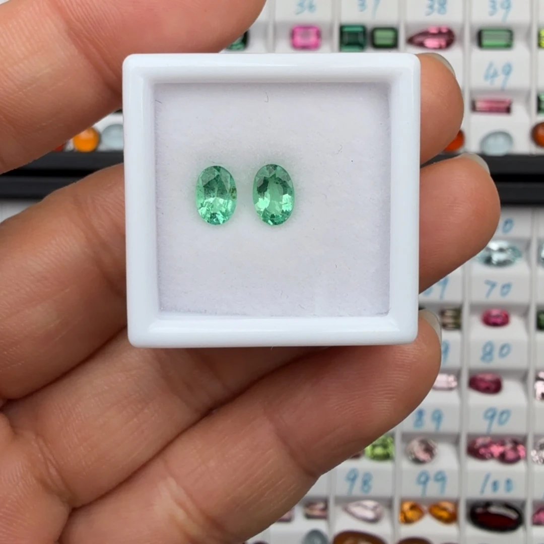 祖母绿裸石天然0.85克拉拉一对