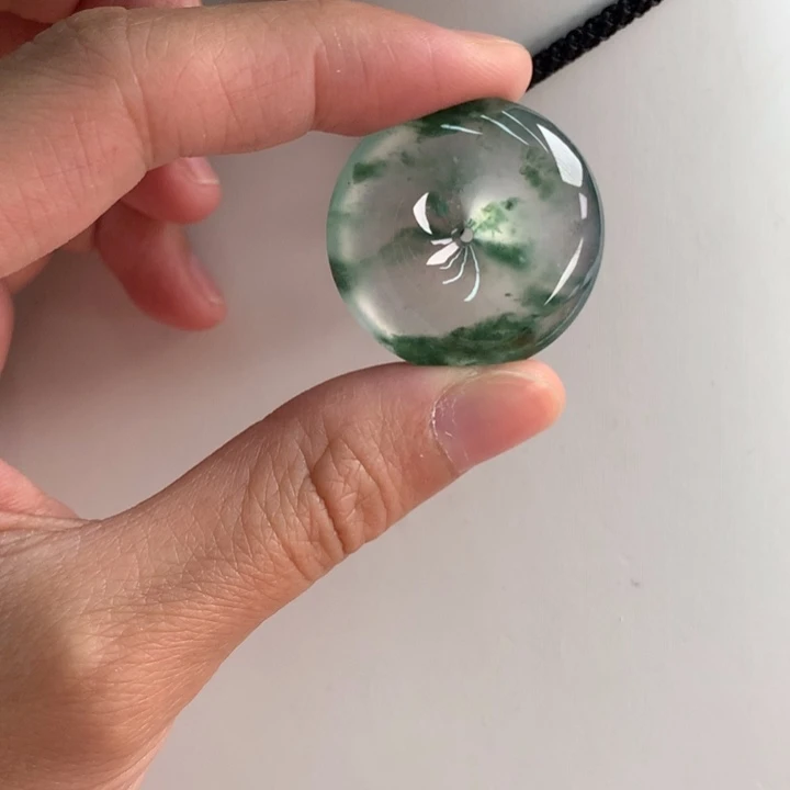 翡翠挂件未镶嵌….