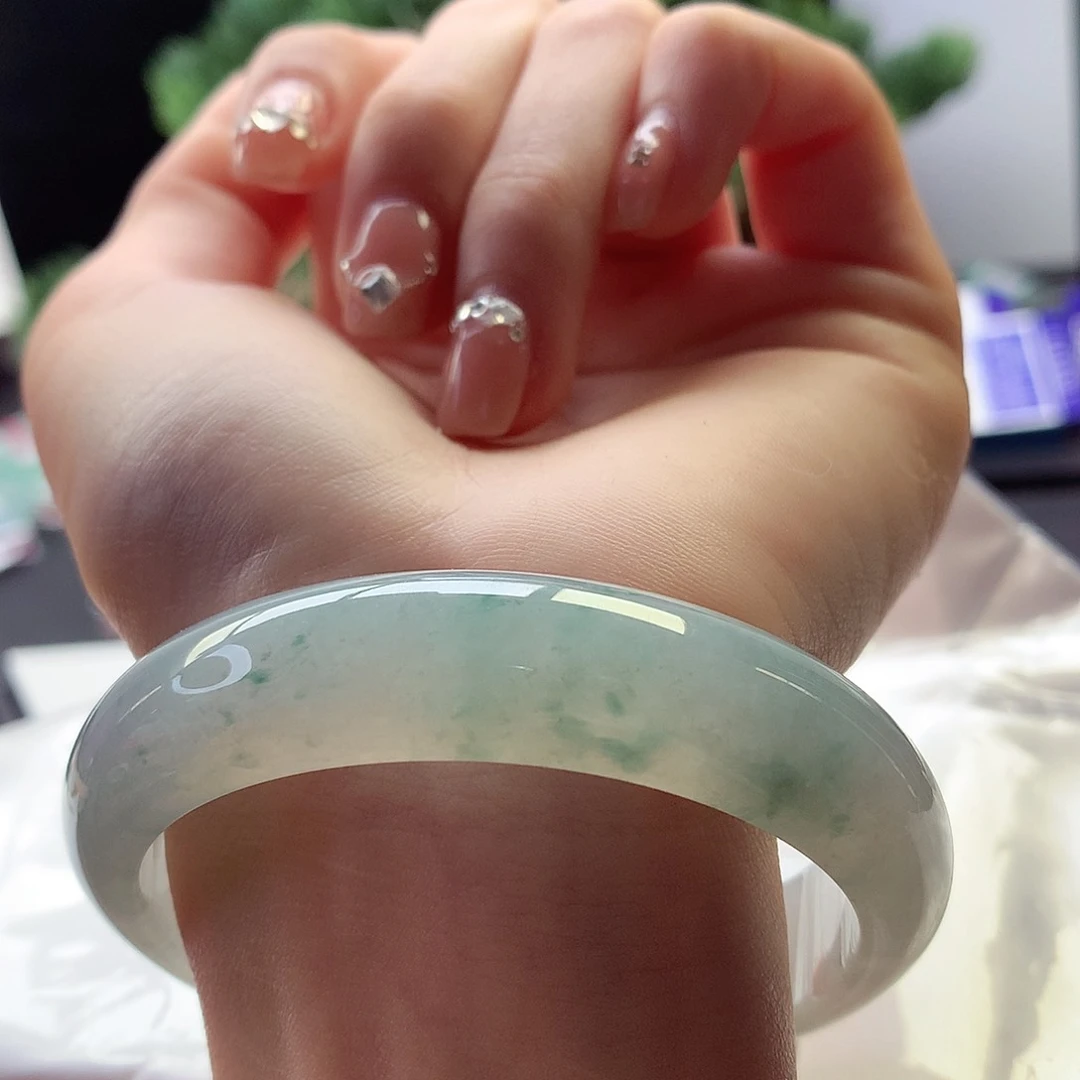 翡翠手镯未镶嵌天然翡翠58-59轮胎飘绿花气质款