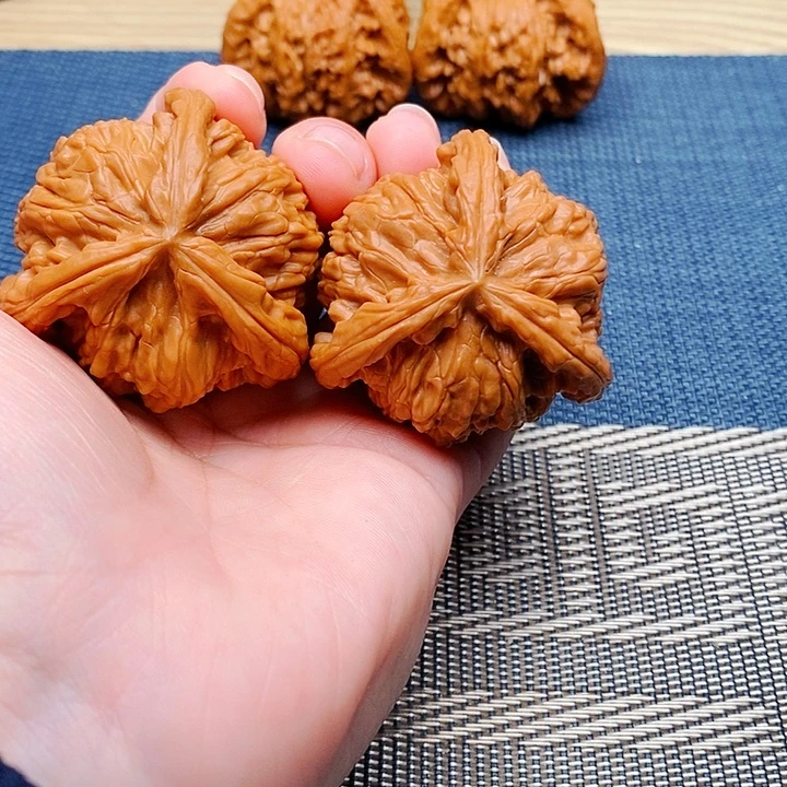 忕***佪文玩核桃吊坠三棱