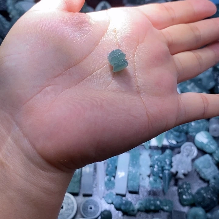 定制翡翠未镶嵌暴**淋毛