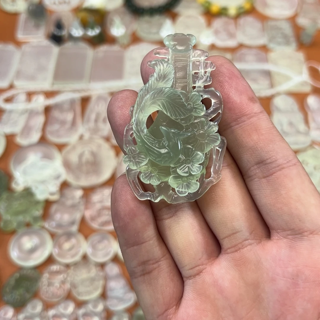 蛇纹石玉未镶嵌颈饰