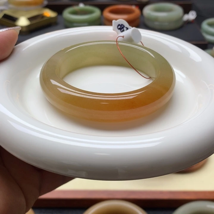 未镶嵌手镯石英岩玉