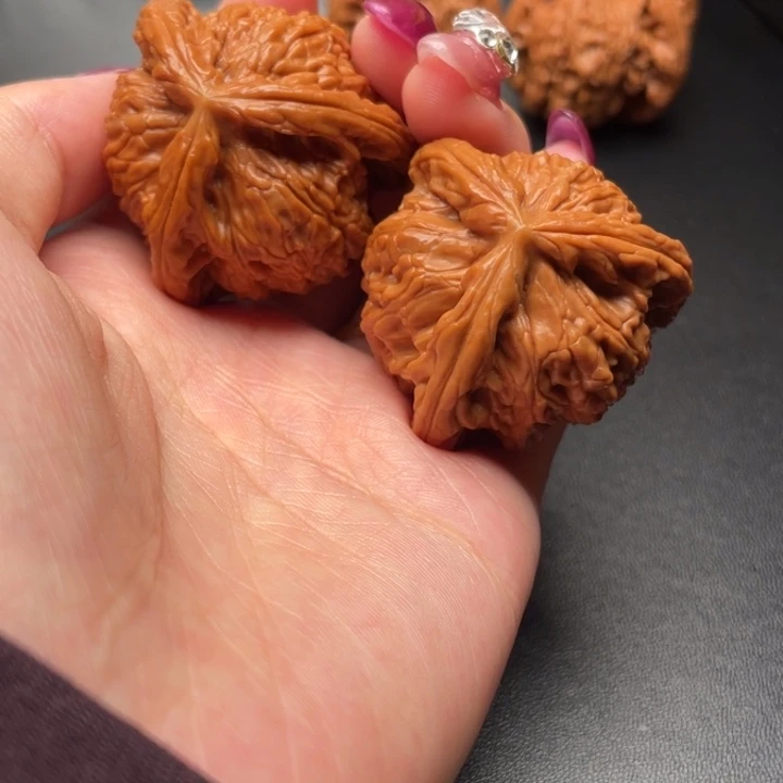 ****戒吊坠文玩核桃白狮子