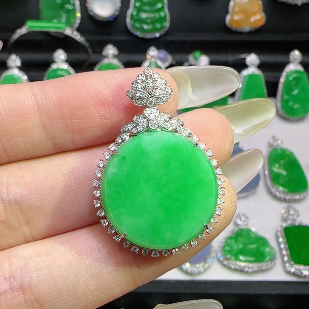 翡翠18K金镶嵌颈饰