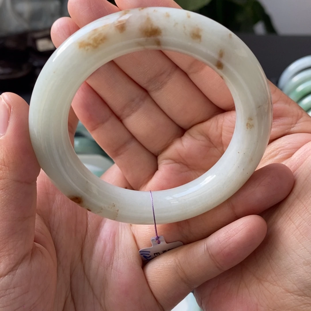 翡翠手镯未镶嵌天然
