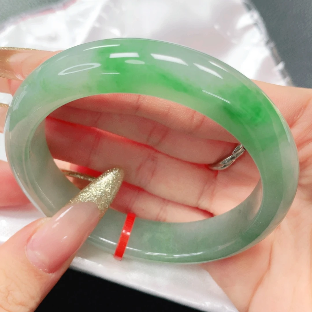 翡翠手镯未镶嵌56圈