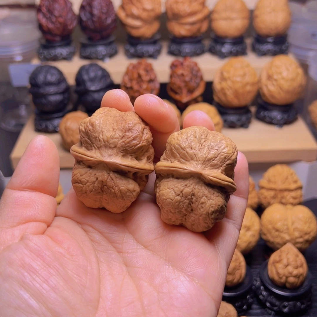 文玩核桃吊坠23w方尊46尺