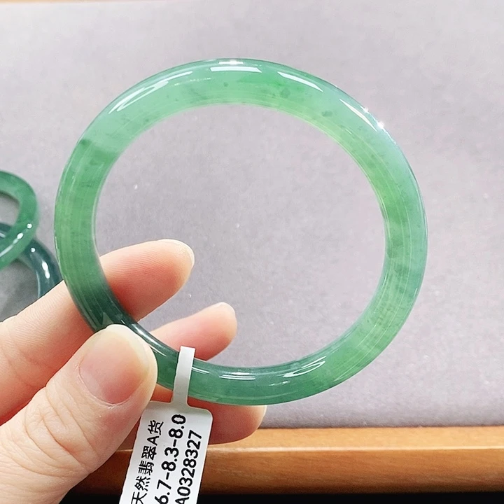 翡翠未镶嵌手镯（圆镯）