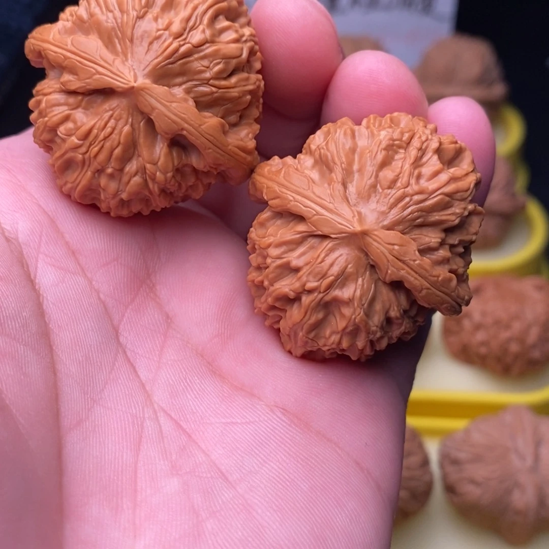 桃核把件山地白狮子尺寸38