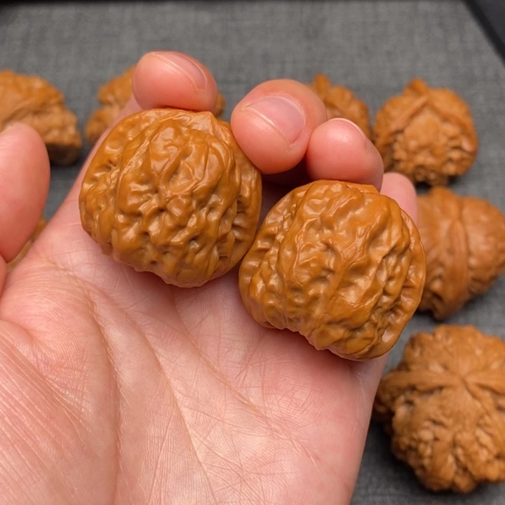 文玩核桃吊坠尺寸32哇哇