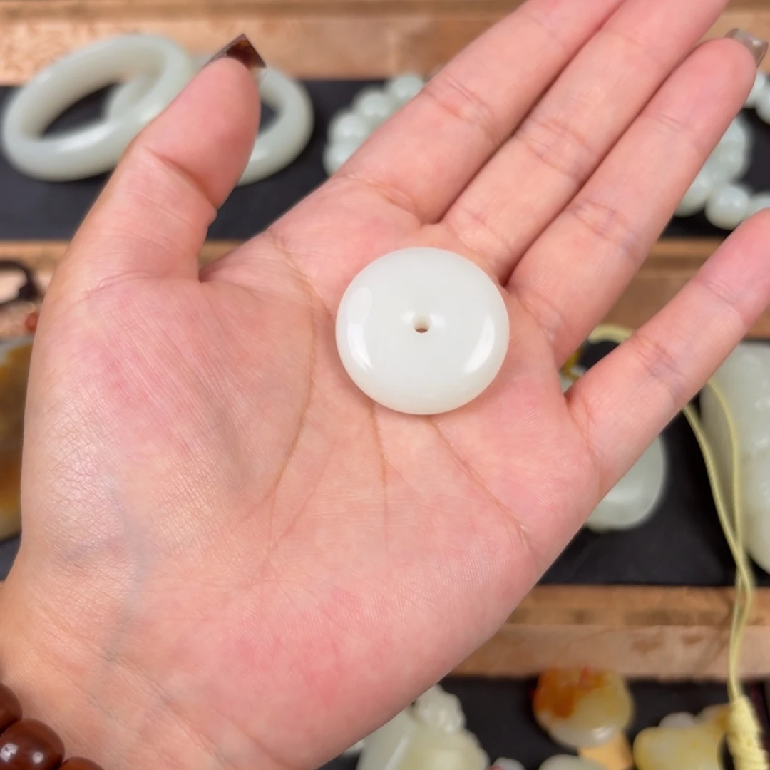 好***你和田玉未镶嵌颈饰平安扣