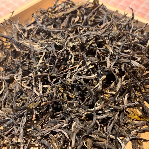 滑竹梁子古树普洱茶生散茶·花蜜香明显 韵味更足