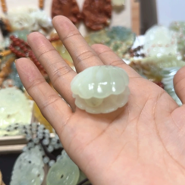 蛇纹石玉未镶嵌吊坠木*分