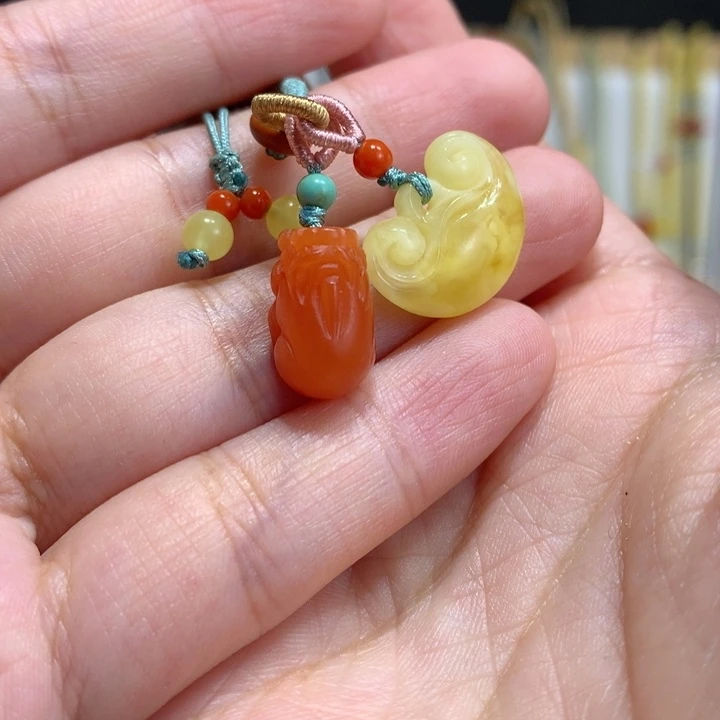 雨***城蜜蜡未镶嵌裸石配饰