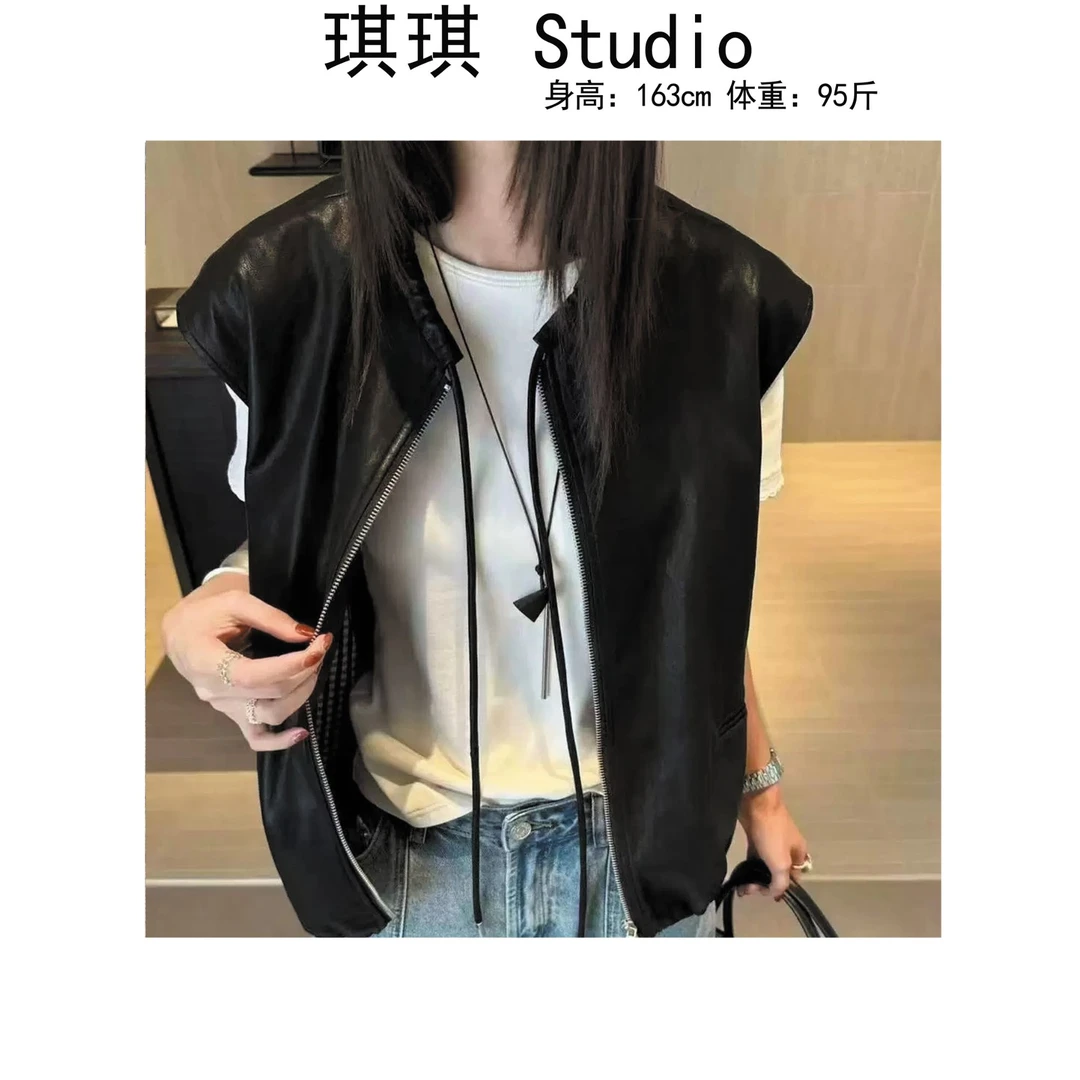 《琪琪家》早秋新款重工设计领口抽绳拉链款显瘦减龄皮马甲8807-CS